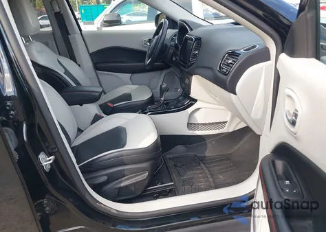 2018 Jeep Compass Limited 4X4 z USA, uszkodzony, nr VIN 3C4NJDCB6JT372826